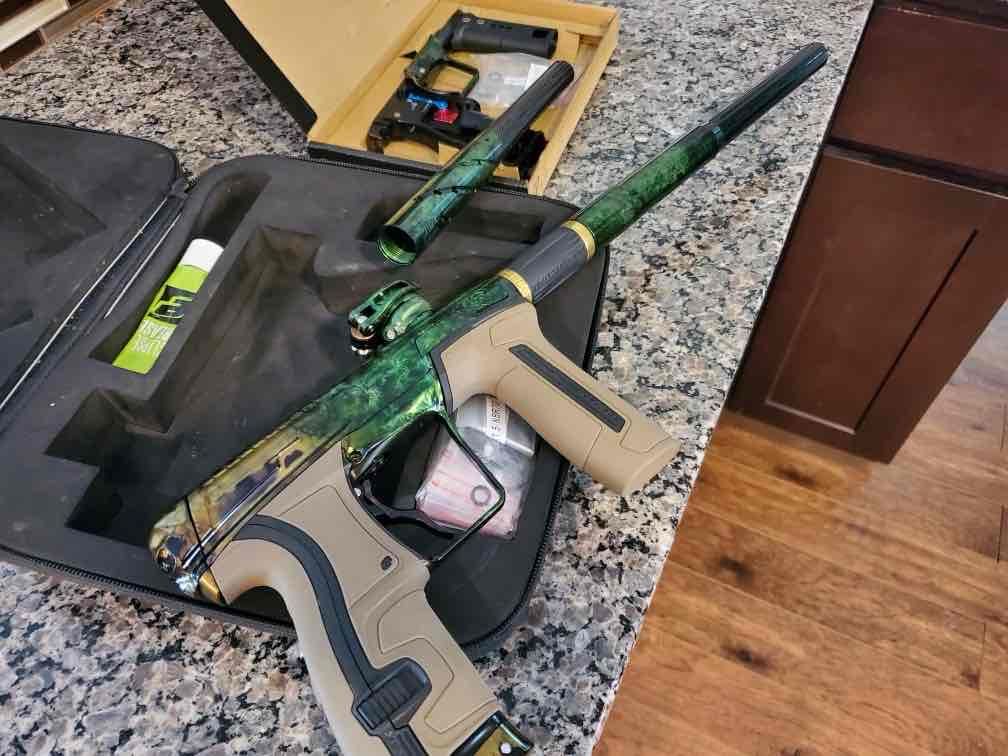 Rare Custom Gold and Green Infamous CS2