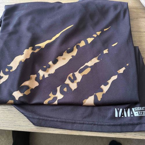 (4) Tech tee lot XL (JT, Sandana)