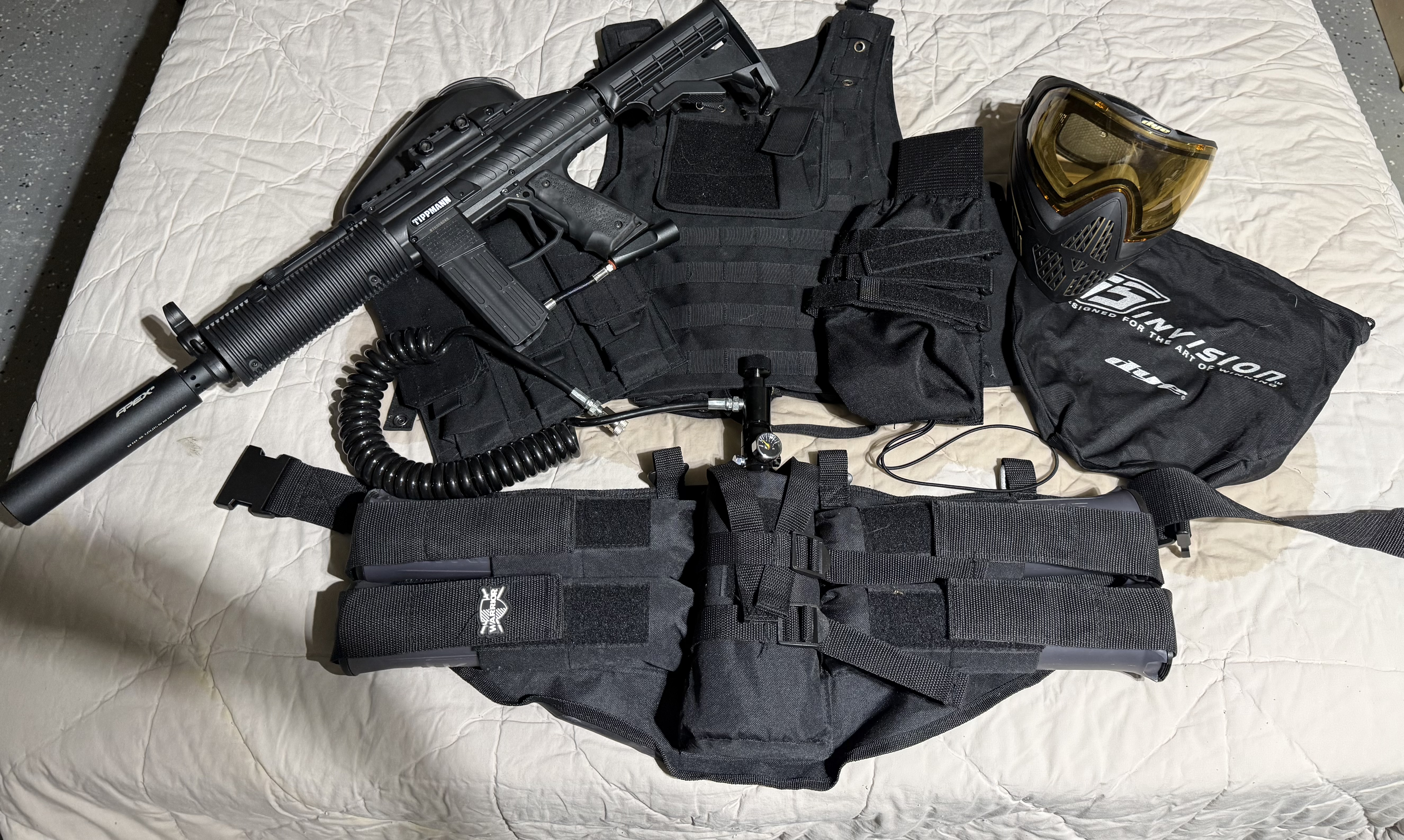 COMPLETE TACTICAL PAINTBALL SETUP – Tippmann Project Salvo – NEVER USED – E-Trigger, Apex Barrel, Rip Clip & DYE Mask