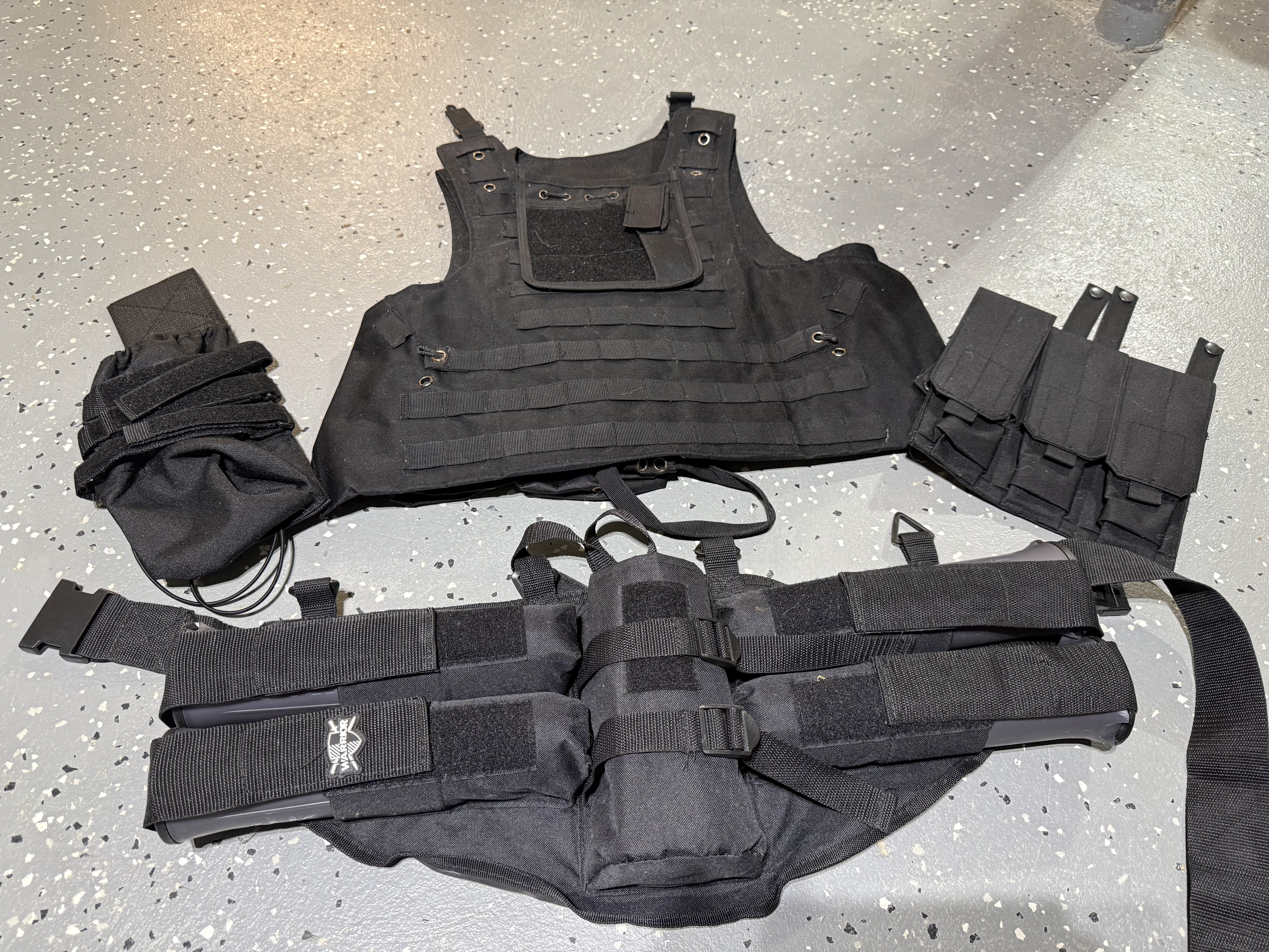 COMPLETE TACTICAL PAINTBALL SETUP – Tippmann Project Salvo – NEVER USED – E-Trigger, Apex Barrel, Rip Clip & DYE Mask