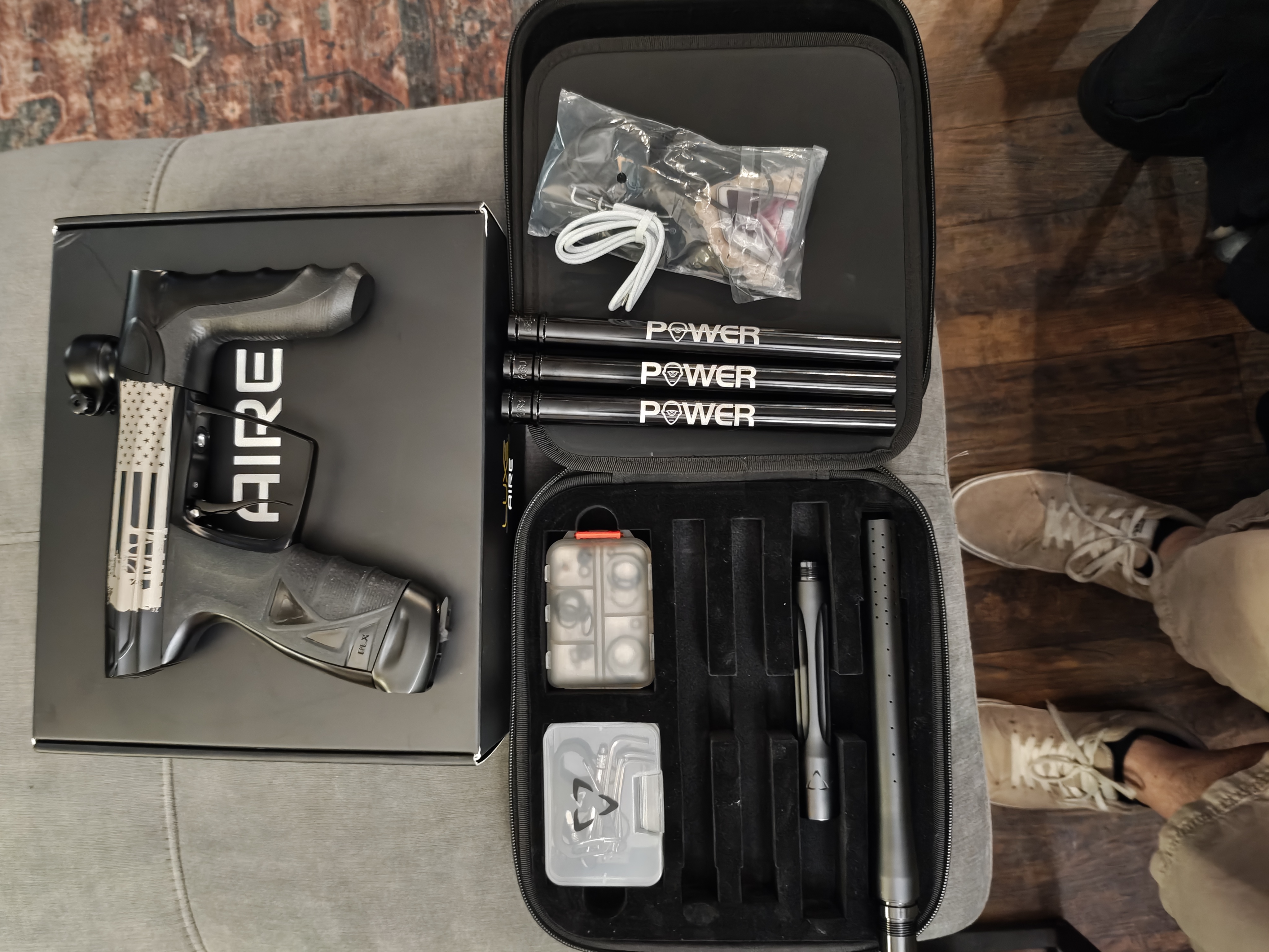 LNIB DLX Luxe Aire VM Navy edition,dust black