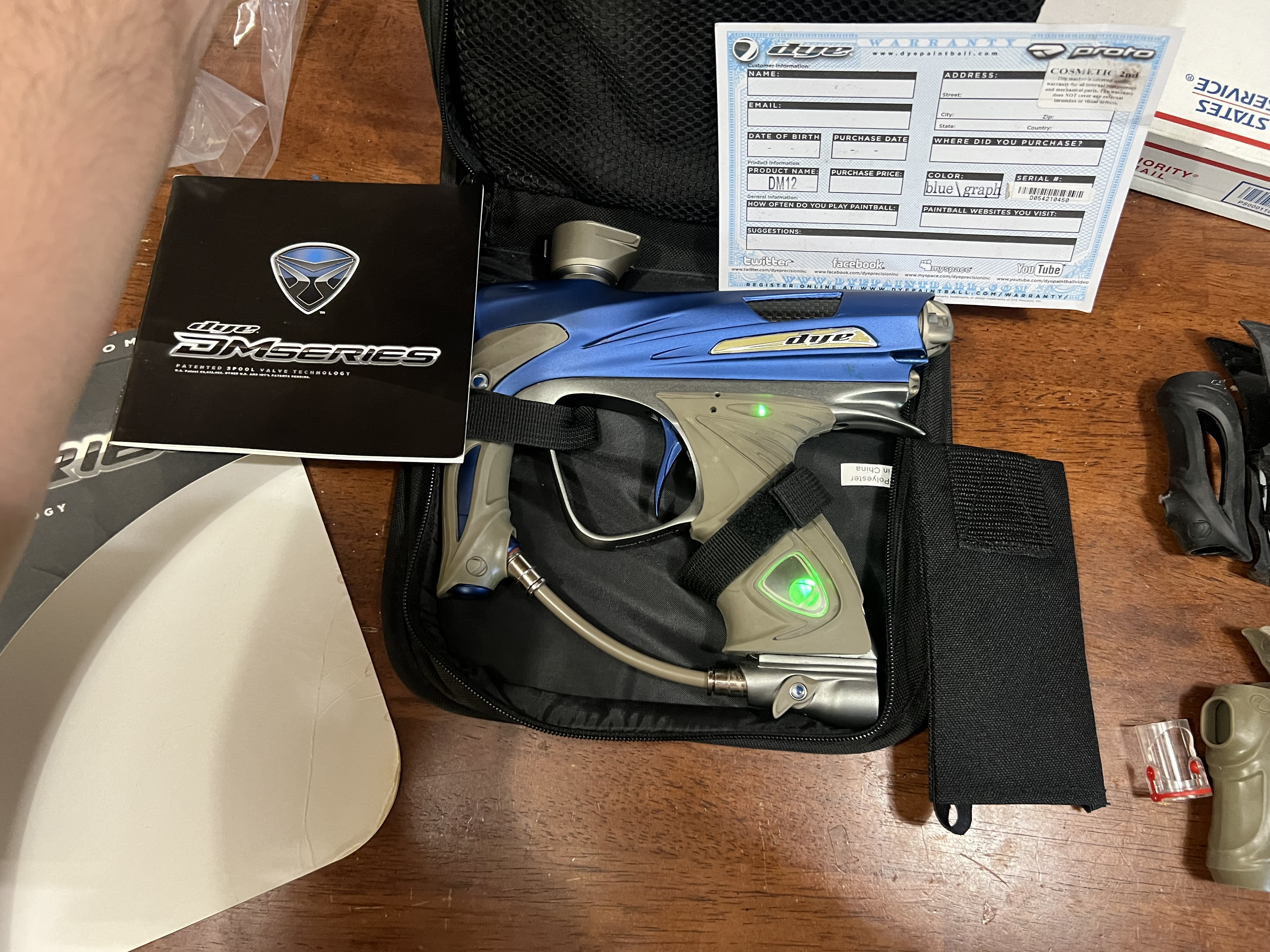 Blue/tan dye dm12