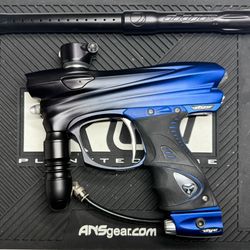 Dye DM7 Black & Blue Fade MINT