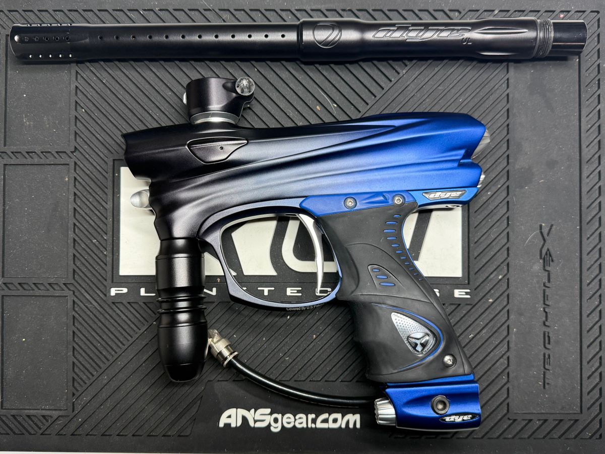 Dye DM7 Black & Blue Fade MINT