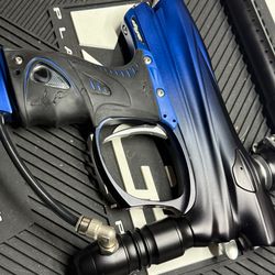 Dye DM7 Black & Blue Fade MINT