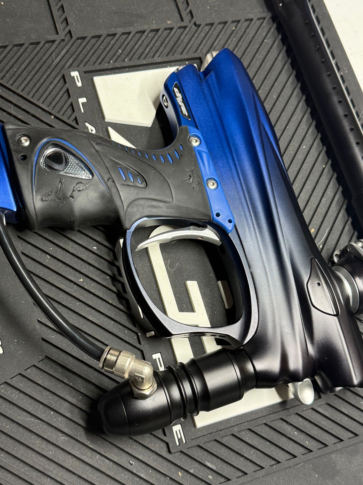 Dye DM7 Black & Blue Fade MINT