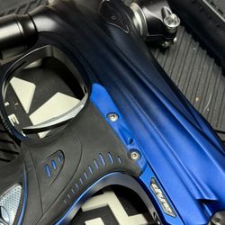 Dye DM7 Black & Blue Fade MINT