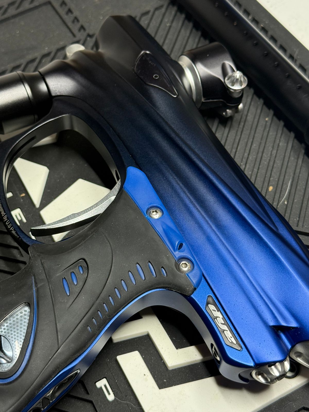 Dye DM7 Black & Blue Fade MINT