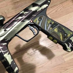 Luxe TM40 tigerstripe with gold accents
