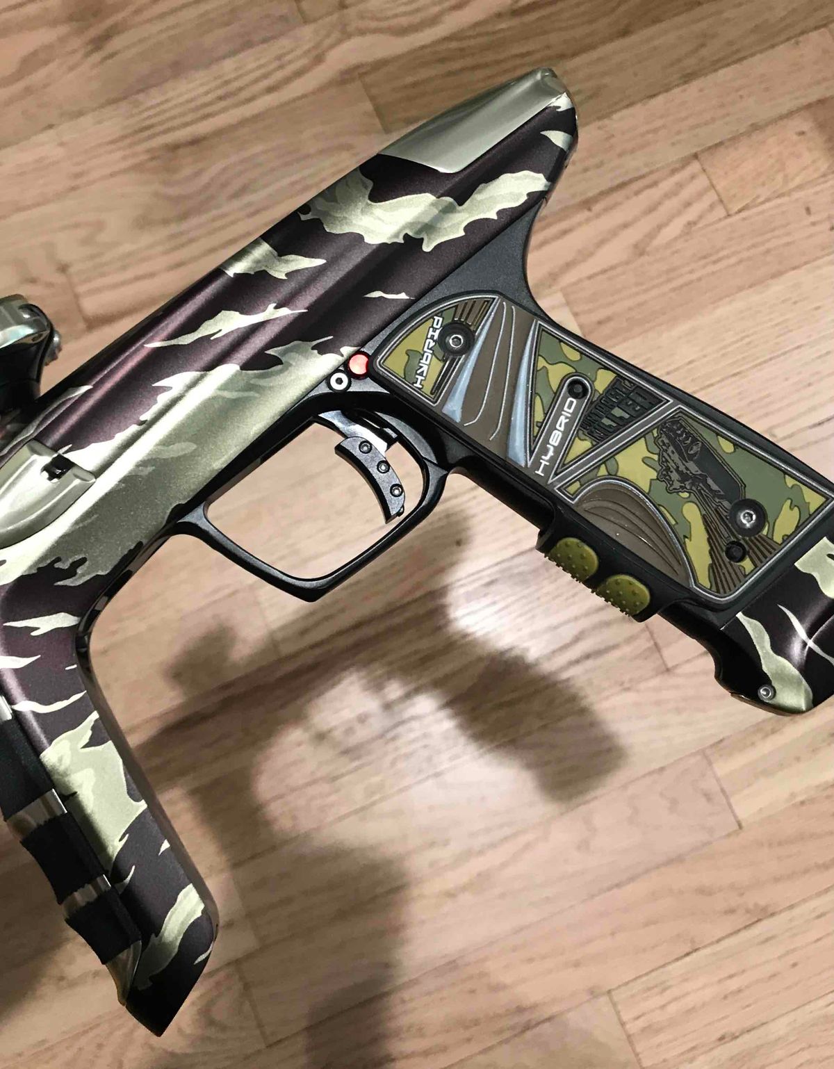 Luxe TM40 tigerstripe with gold accents