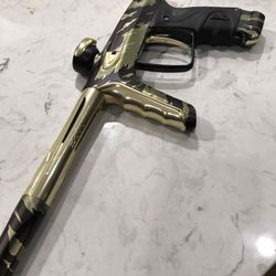 Luxe TM40 tigerstripe with gold accents
