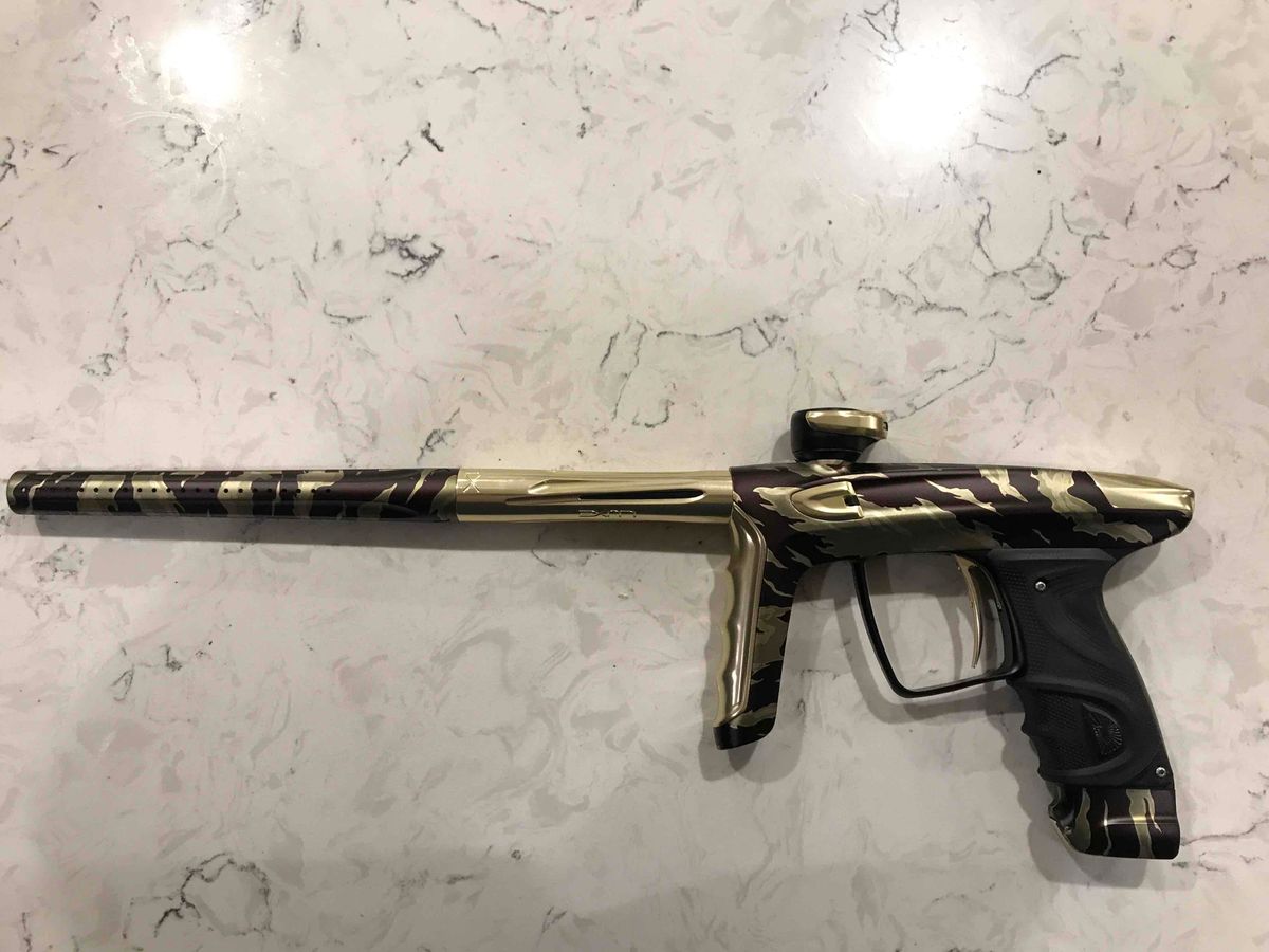 Luxe TM40 tigerstripe with gold accents