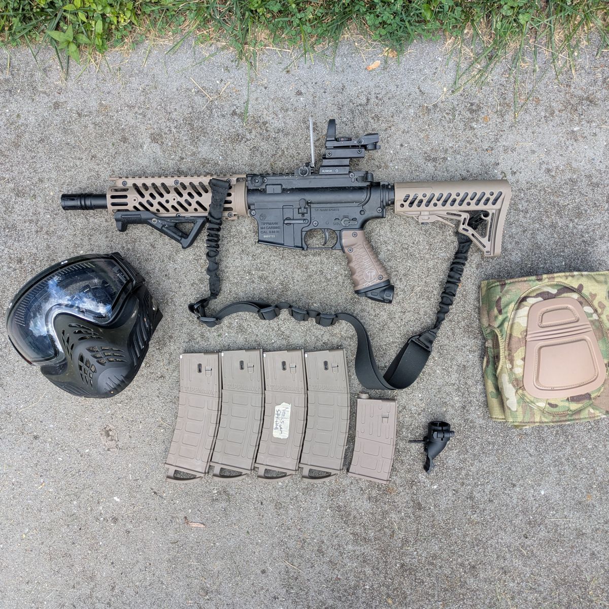 Tippmann TMC with 3 Magazines, V-Force Mask, Red Dot, Sling, Foregrip, Knee Pads