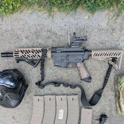 Tippmann TMC with 3 Magazines, V-Force Mask, Red Dot, Sling, Foregrip, Knee Pads