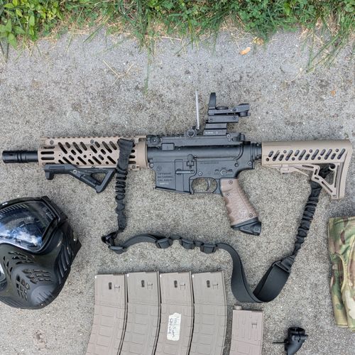 Tippmann TMC with 3 Magazines, V-Force Mask, Red Dot, Sling, Foregrip, Knee Pads