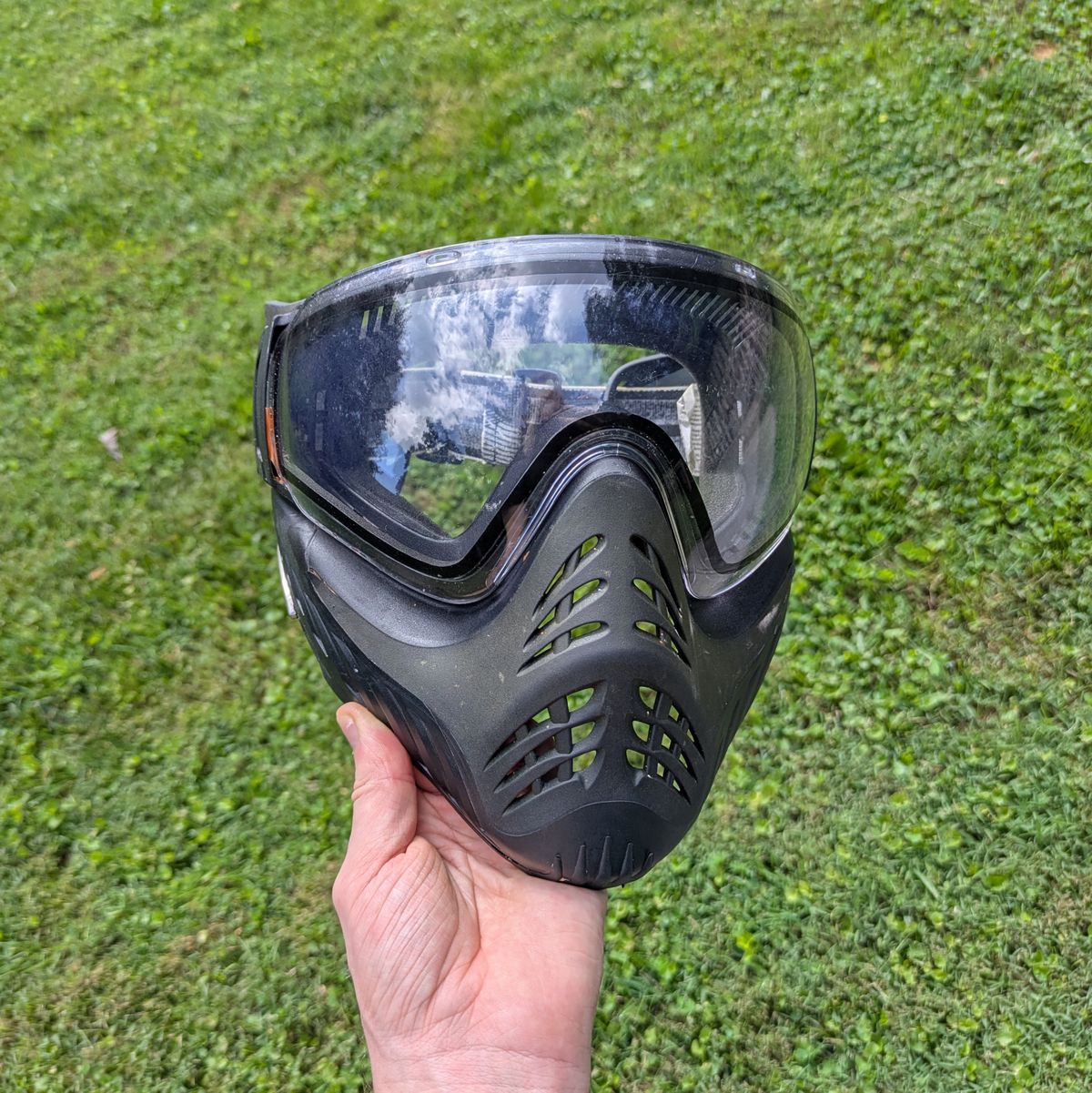 Tippmann TMC with 3 Magazines, V-Force Mask, Red Dot, Sling, Foregrip, Knee Pads