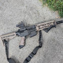 Tippmann TMC with 3 Magazines, V-Force Mask, Red Dot, Sling, Foregrip, Knee Pads