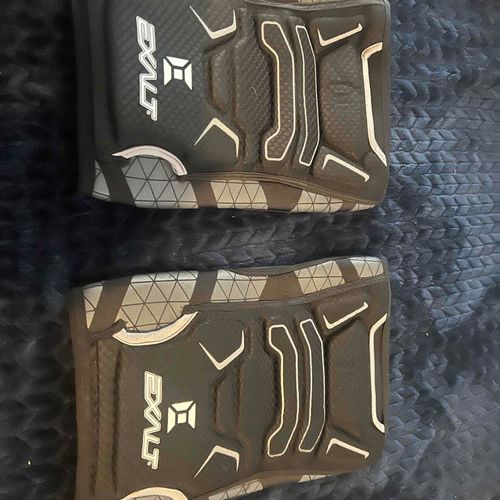 Exalt knee pads