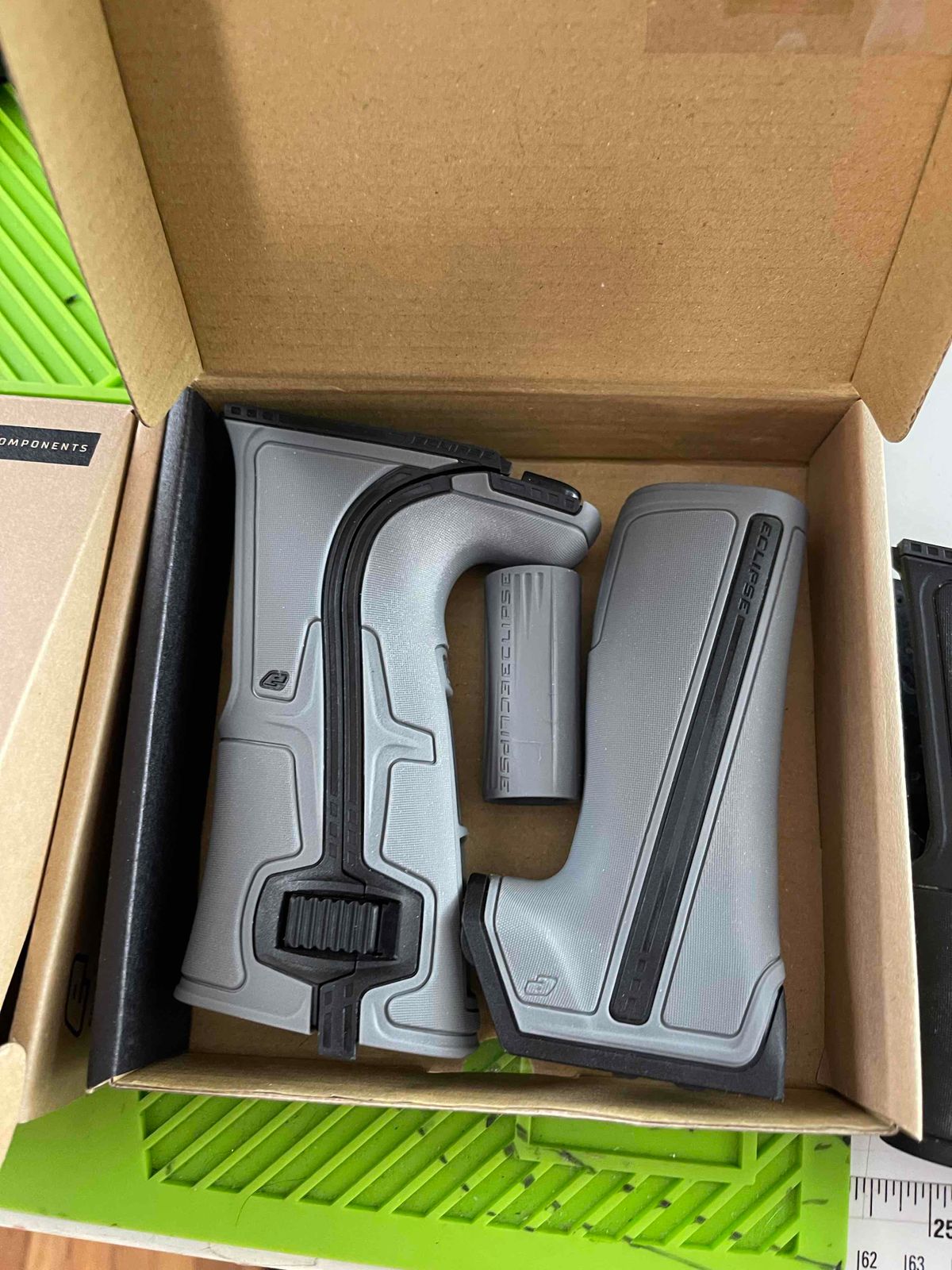 T2 grey r5 grips