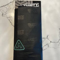 THIRTY THREE THREADS “SEDLEC” NEW 