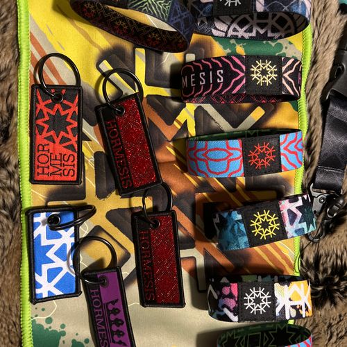 HORMESIS LOT 7 wristbands, 1 Black Bag, 1 Lanyard, 3 Hormesis pins and pouches 1 Micro fiber NEW!!!!