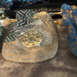 HORMESIS 7 wristbands, 1 black Velvet headband bag, 3 Hormesis pins & 3 Pouches, 1 Micro fiber. 