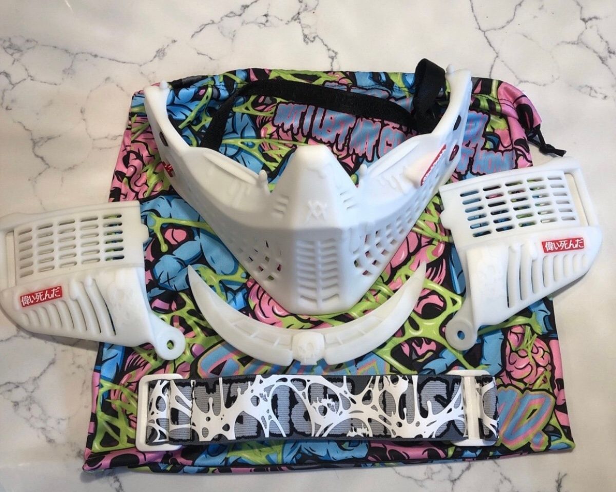SUPER DEAD SUNDZAZE PRIMO WHITE COMBO 50” BRAND NEW MASK SET BOTTOMS/ EARS/ GOGGLE STRAP, BAG