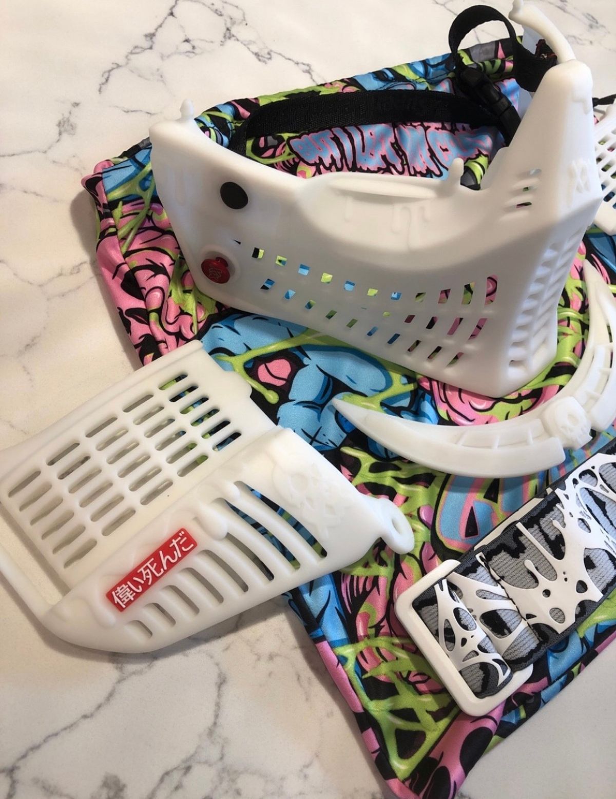 SUPER DEAD SUNDZAZE PRIMO WHITE COMBO 50” BRAND NEW MASK SET BOTTOMS/ EARS/ GOGGLE STRAP, BAG