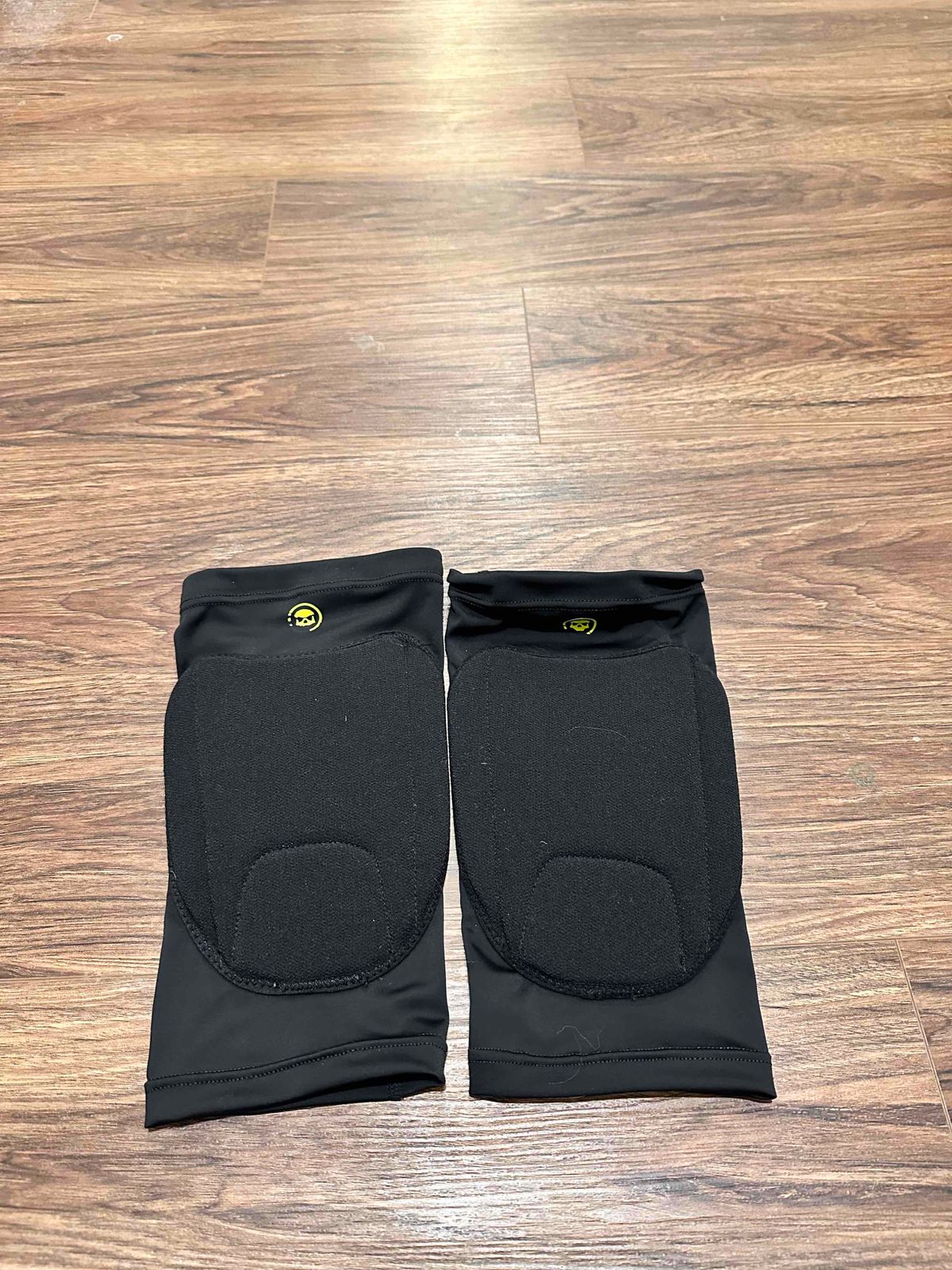 Infamous Knee Pads (large)