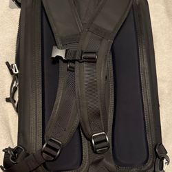 FNDN® MODULAR M6 WATERPROOF BACKPACK - 31L