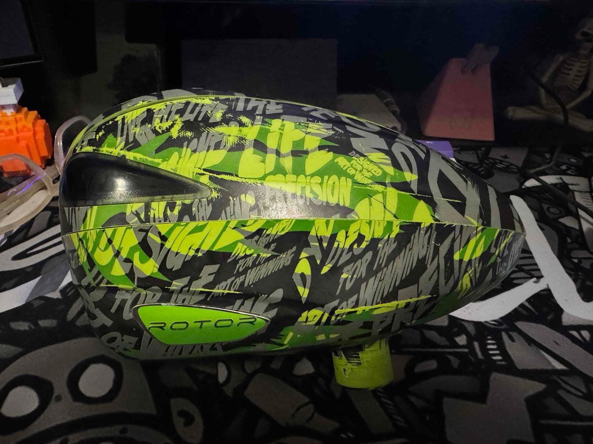 Dye LTR loader/hopper