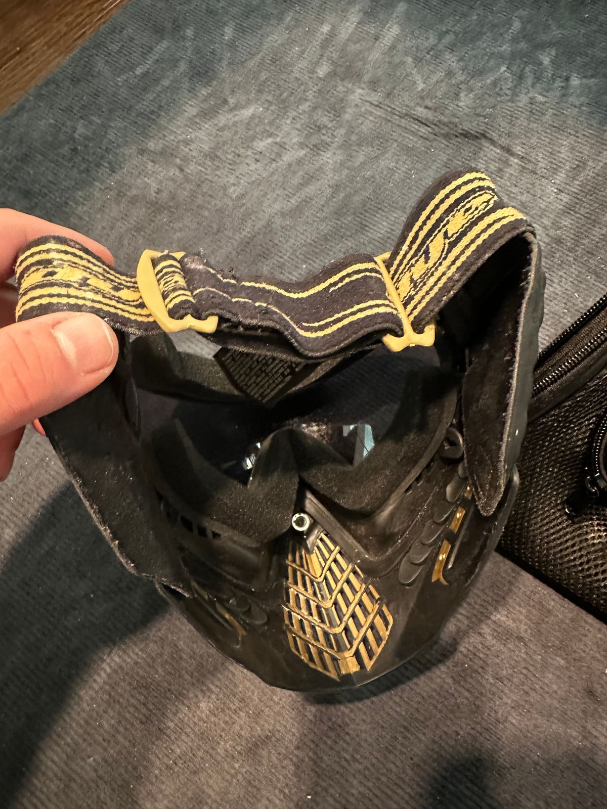 Dye Invision i4 mask with case