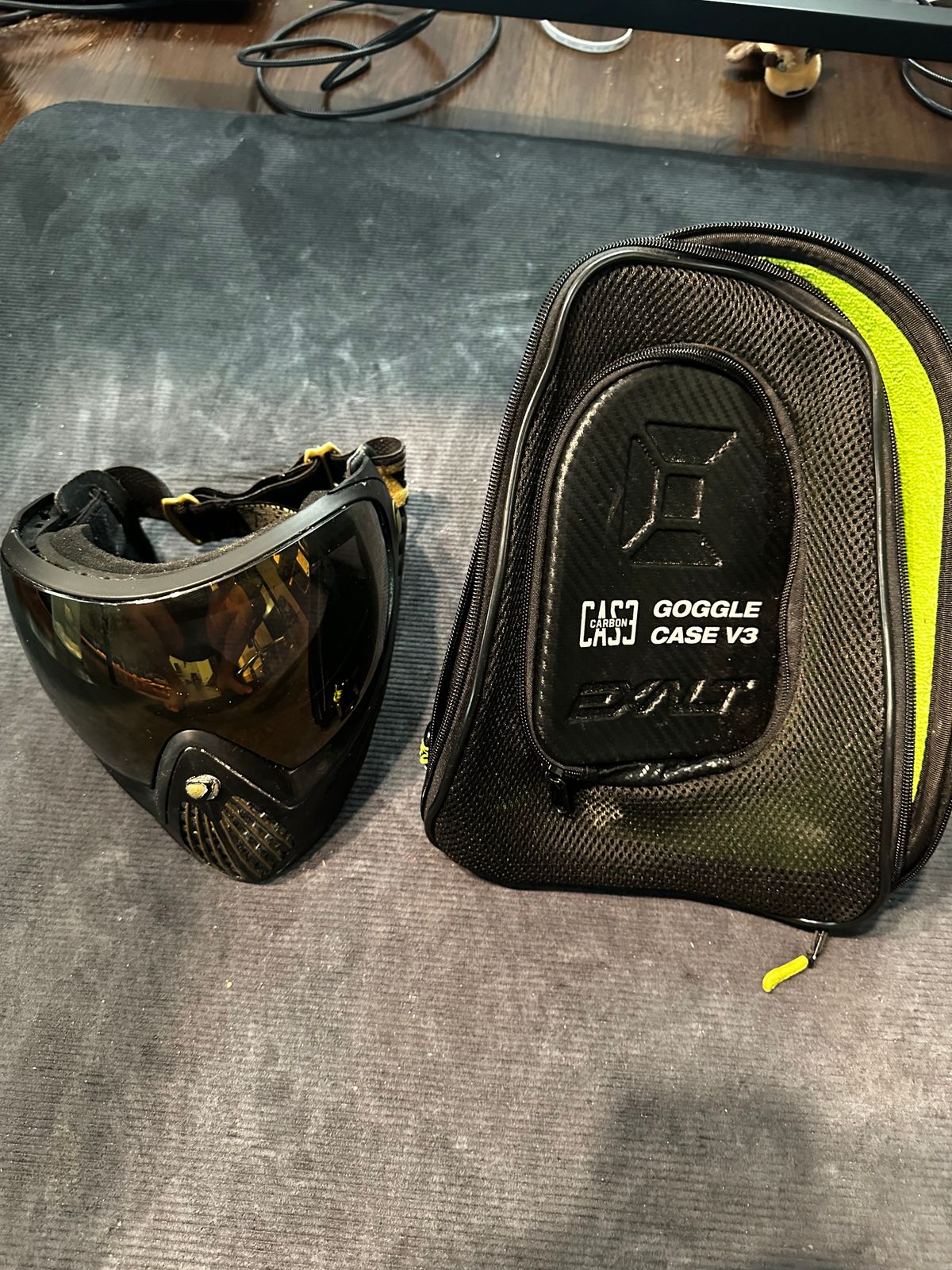 Dye Invision i4 mask with case