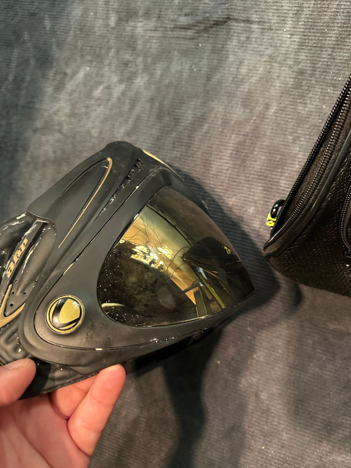 Dye Invision i4 mask with case