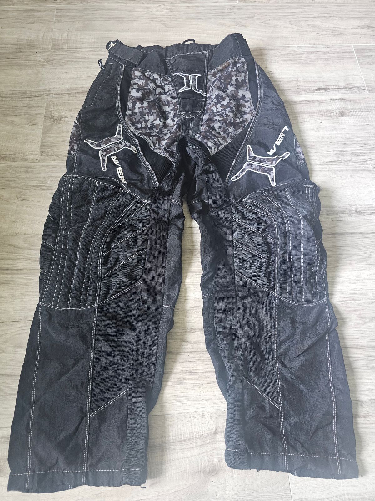 Invert pants