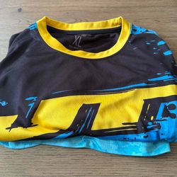 (4) Tech tee lot XL (JT, Sandana)