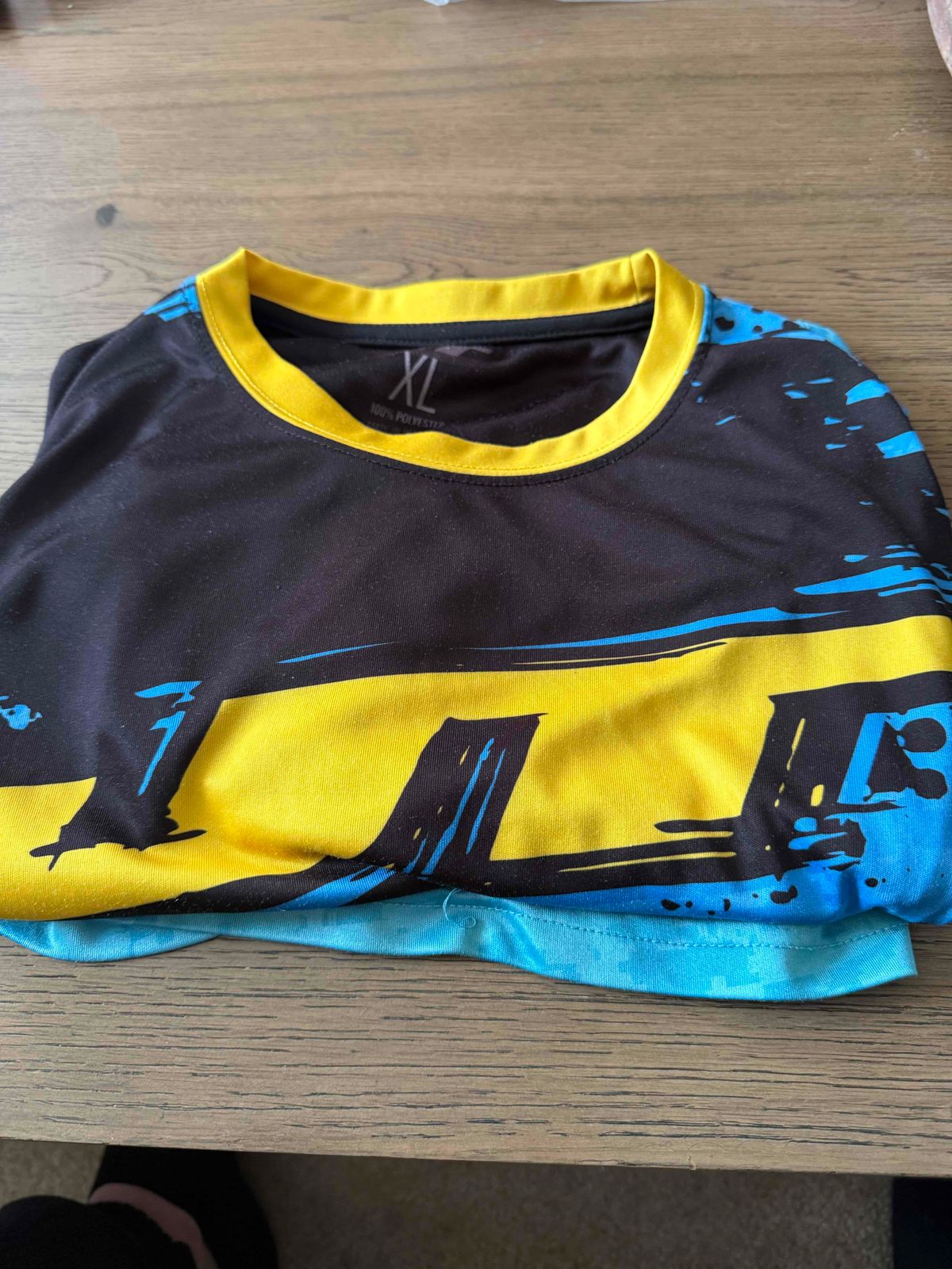 (4) Tech tee lot XL (JT, Sandana)