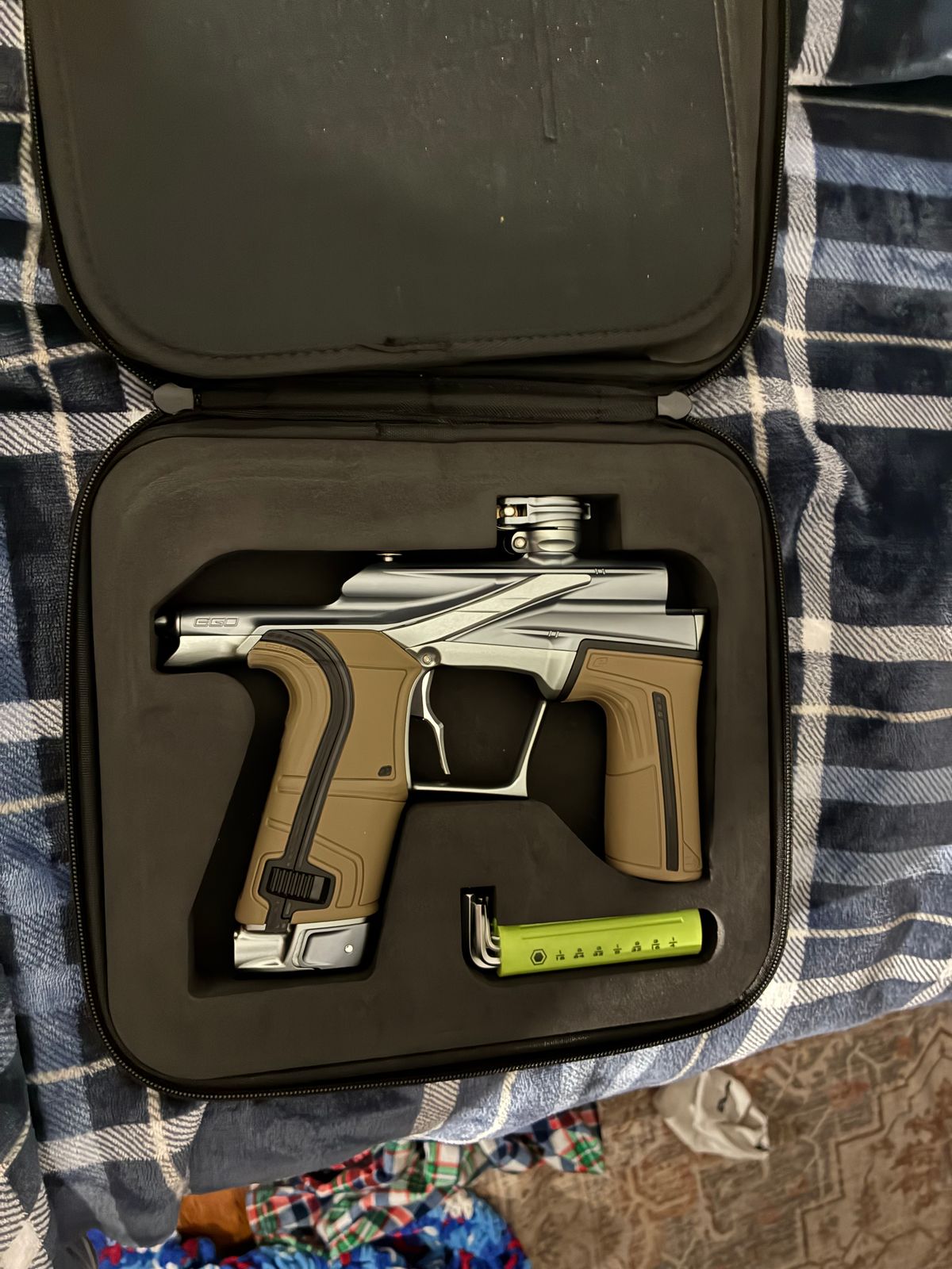 Lv2 with tan grips 