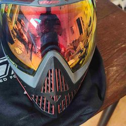 Dye I5 Red and Black Mask