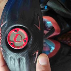 Dye I5 Red and Black Mask