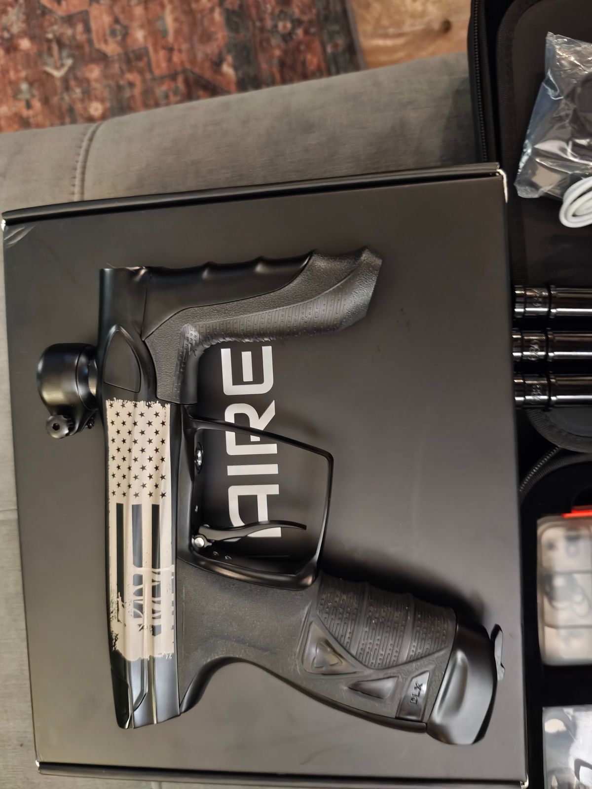 LNIB DLX Luxe Aire VM Navy edition,dust black