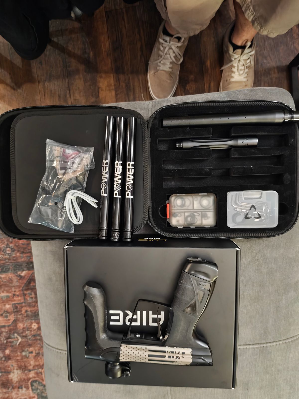 LNIB DLX Luxe Aire VM Navy edition,dust black