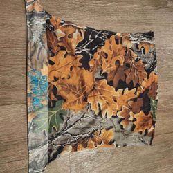 Treetrunk sandana brownleaf sandnana