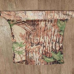 Treetrunk sandana brownleaf sandnana