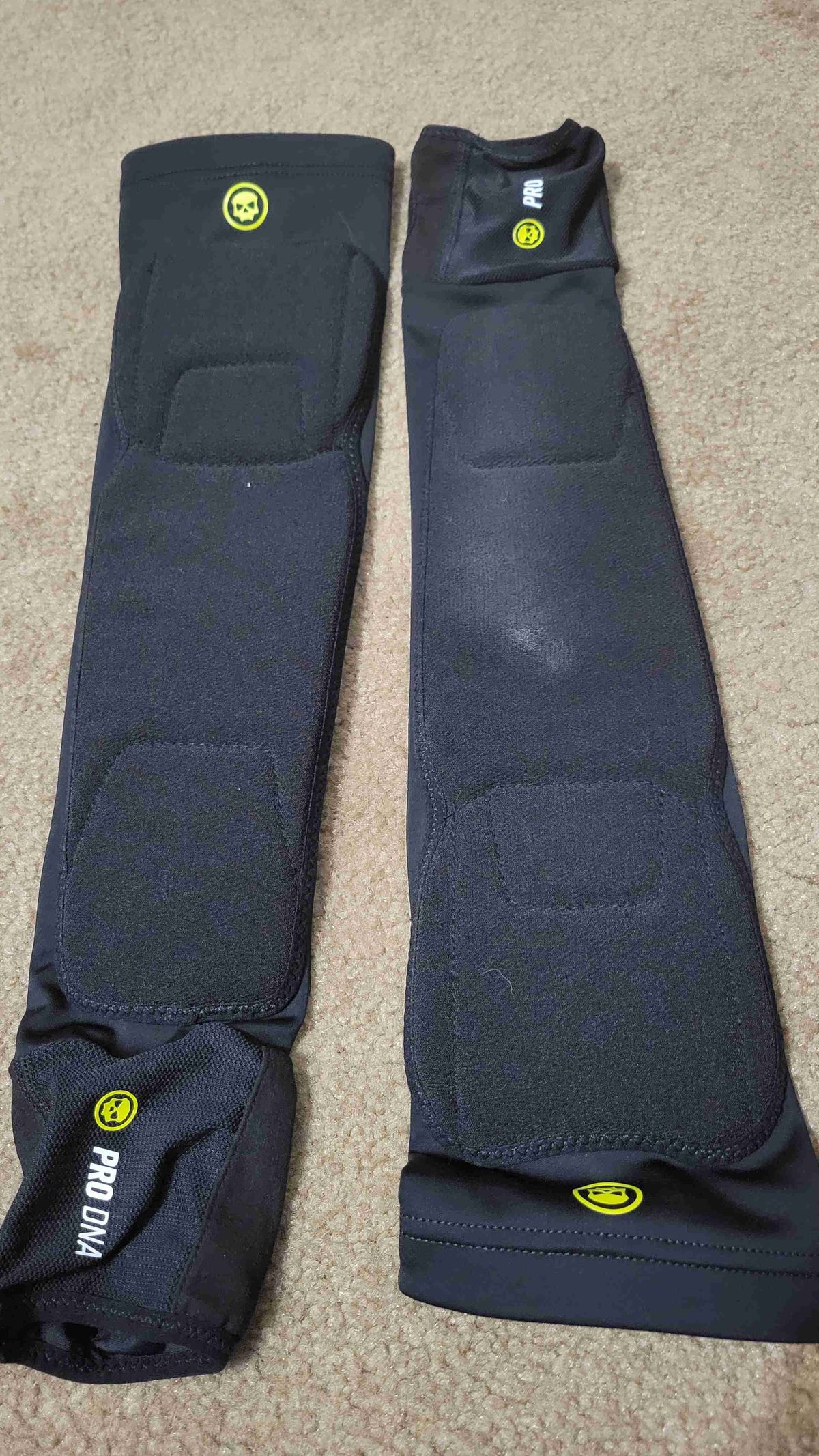 PRO DNA elbow pads, medium