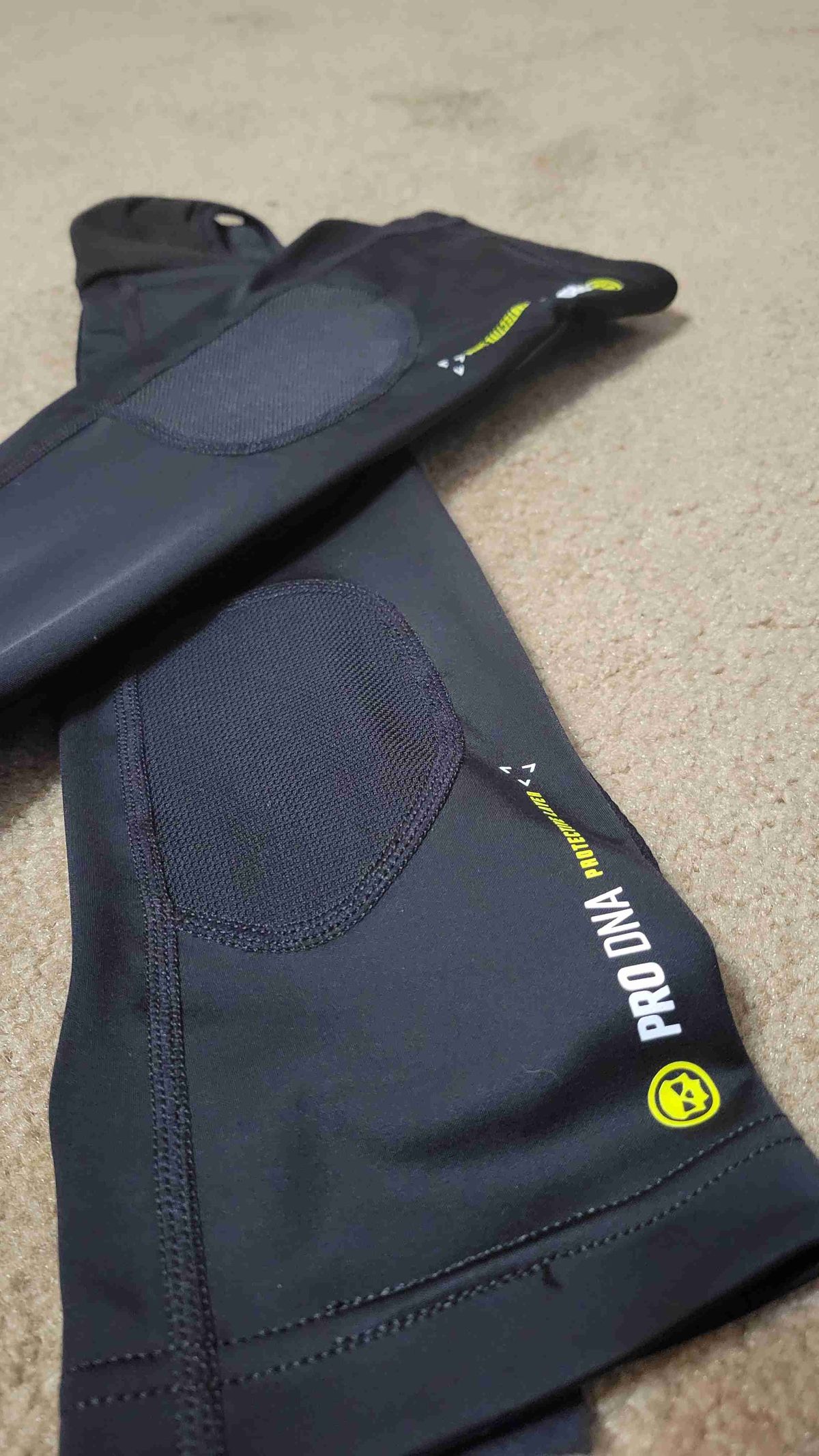 PRO DNA elbow pads, medium