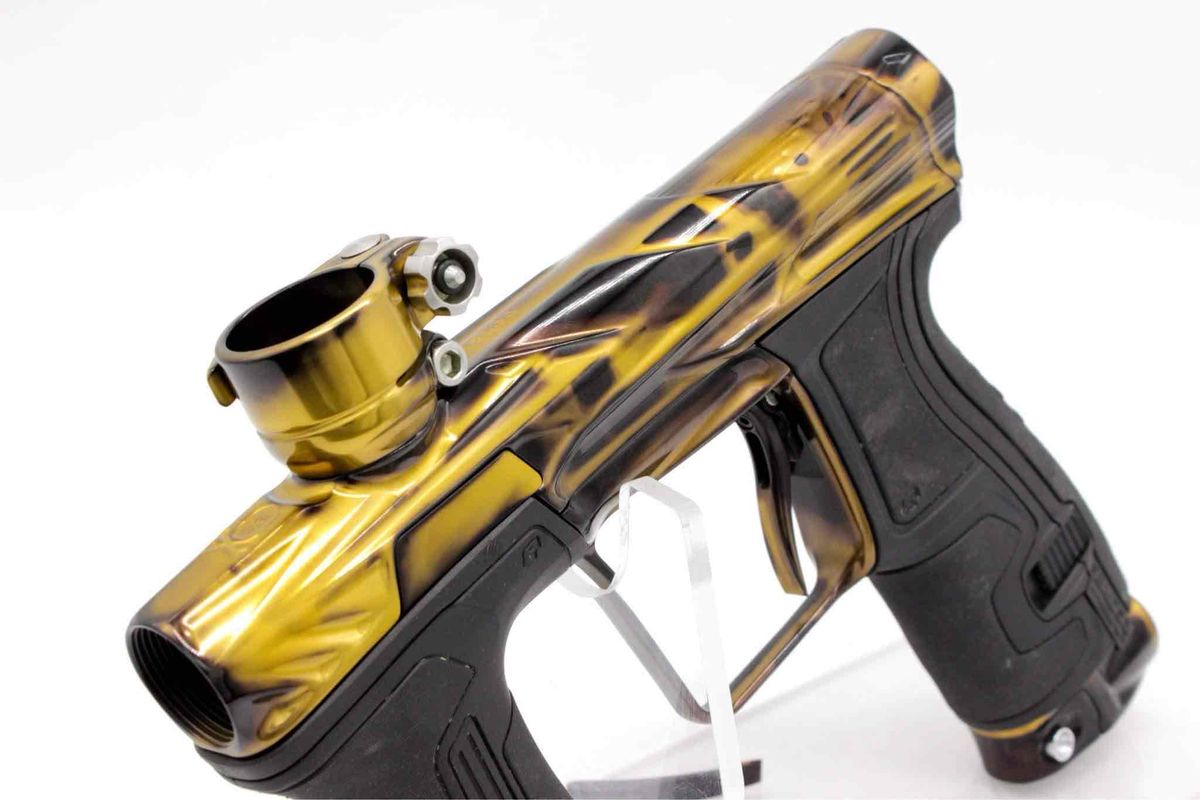 HK Invader CS2 Pro - gold/black unique + Silencio barrel