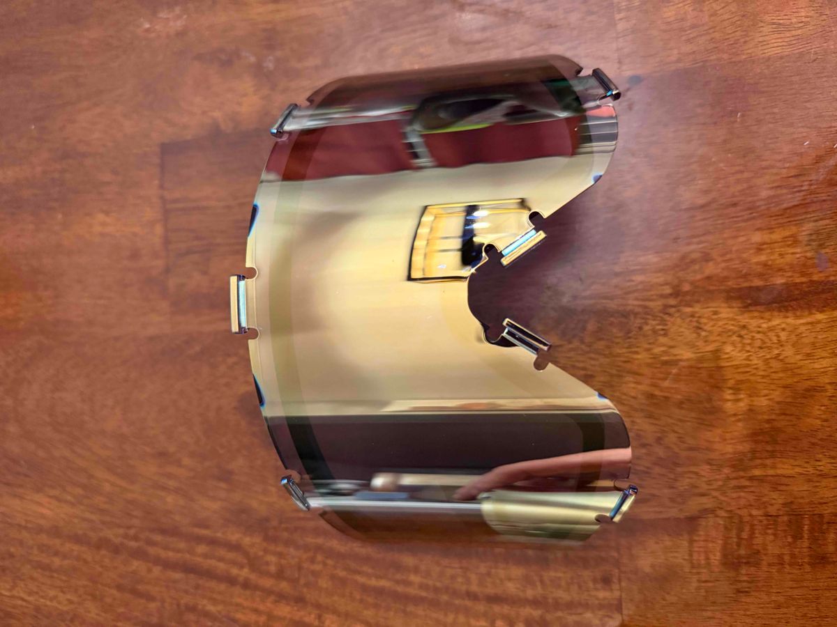 Gold lens