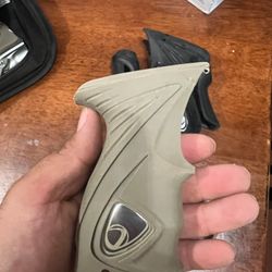 Blue/tan dye dm12