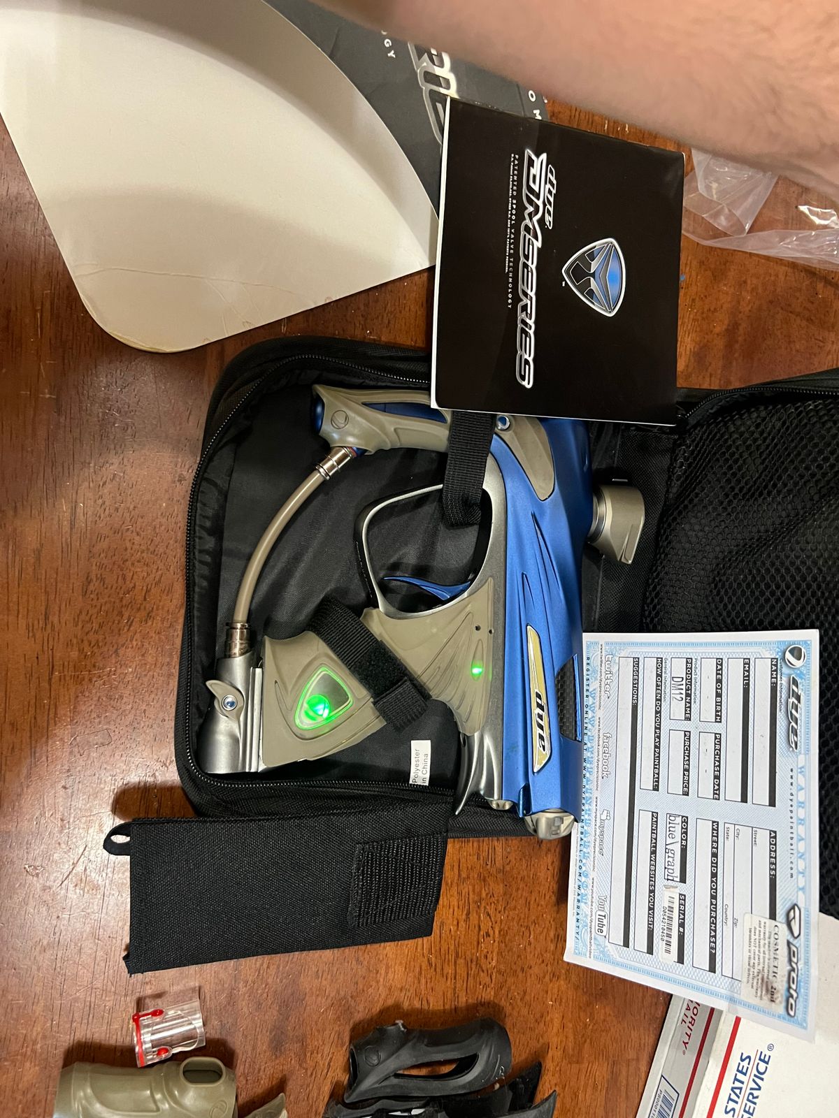 Blue/tan dye dm12
